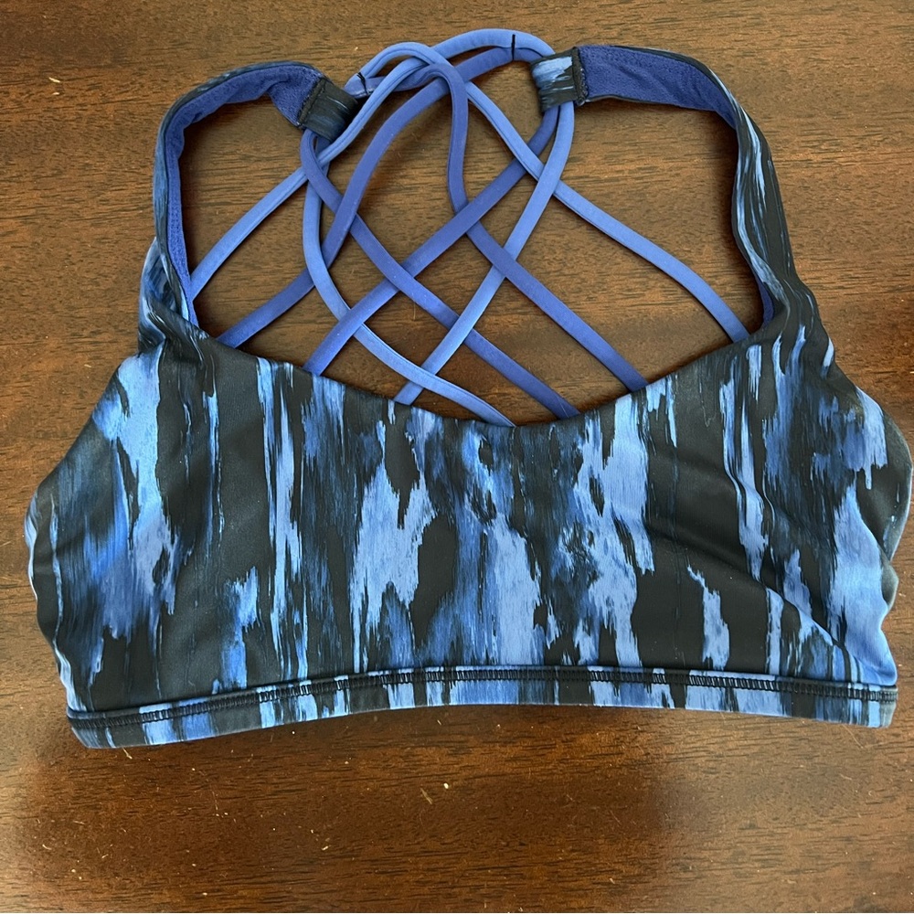 Lululemon sports bra